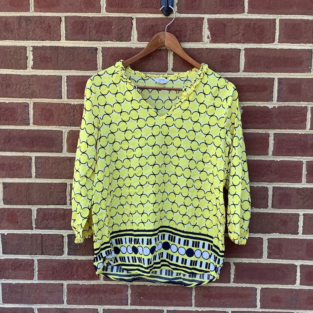EUC Crown and Ivy Yellow Black top Blouse V Neck Ruffle 3/4 Sleeve M